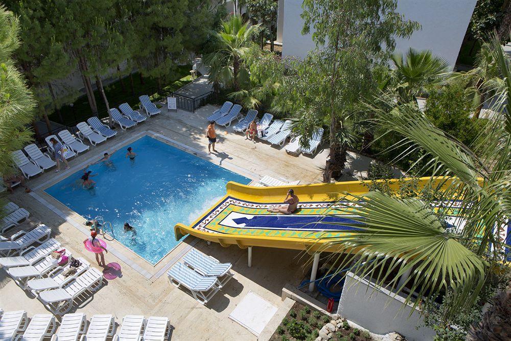 Larissa Beach Club Side Exterior foto