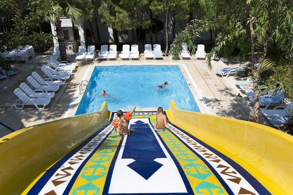 Larissa Beach Club Side Exterior foto
